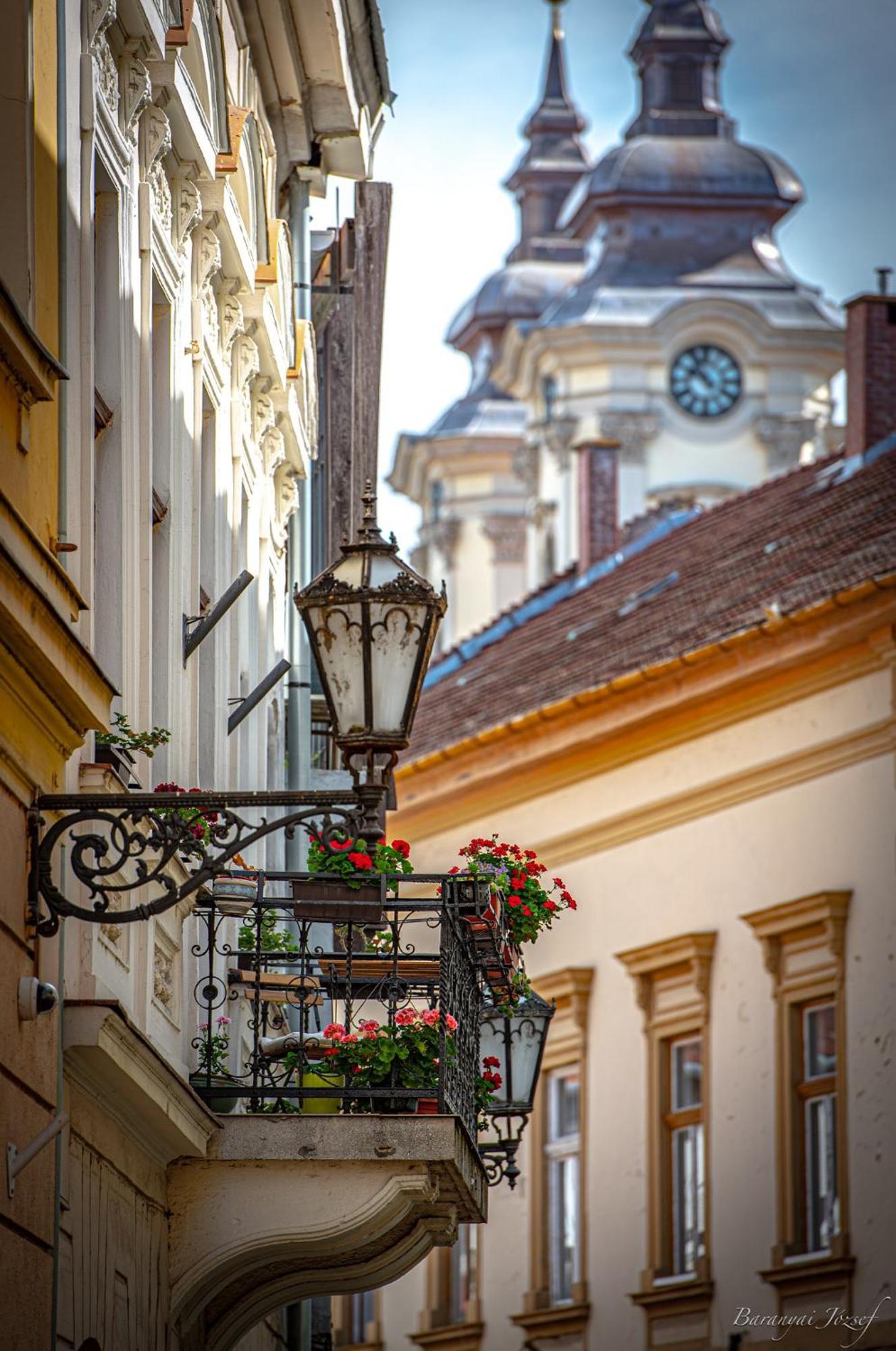 Eger Tower View Apartment Bagian luar foto